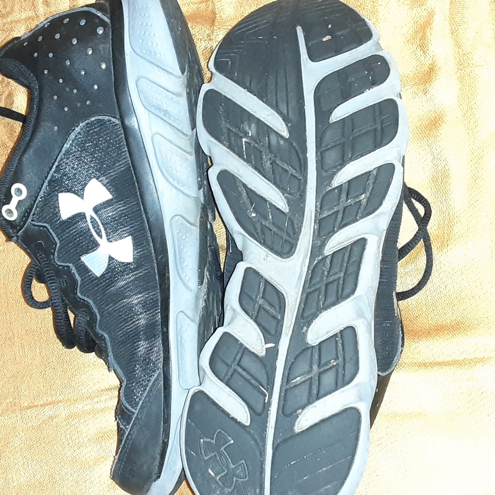 Under Armour men's assert 6 running shoes